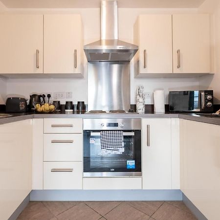 Caliber Stays Birmingham Bliss - Medusa Suite Apartments - Central 2-Bed Retreat - City Attractions, Sleeps 4, Free Netflix, Nearby Parking & Close Proximity - Bullring, Grand Central, The Cube - 5 Minutes Walk Bagian luar foto