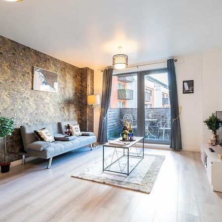 Caliber Stays Birmingham Bliss - Medusa Suite Apartments - Central 2-Bed Retreat - City Attractions, Sleeps 4, Free Netflix, Nearby Parking & Close Proximity - Bullring, Grand Central, The Cube - 5 Minutes Walk Bagian luar foto