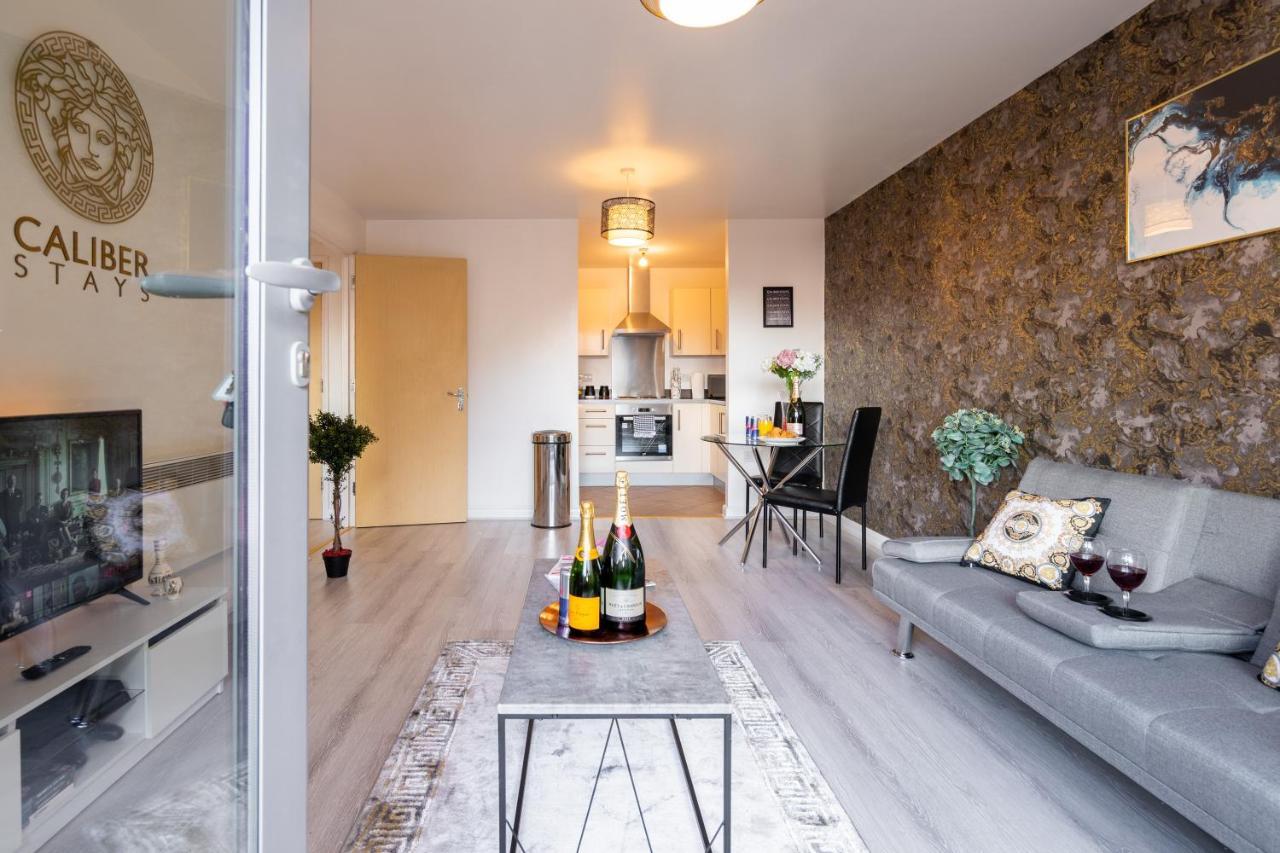 Caliber Stays Birmingham Bliss - Medusa Suite Apartments - Central 2-Bed Retreat - City Attractions, Sleeps 4, Free Netflix, Nearby Parking & Close Proximity - Bullring, Grand Central, The Cube - 5 Minutes Walk Bagian luar foto