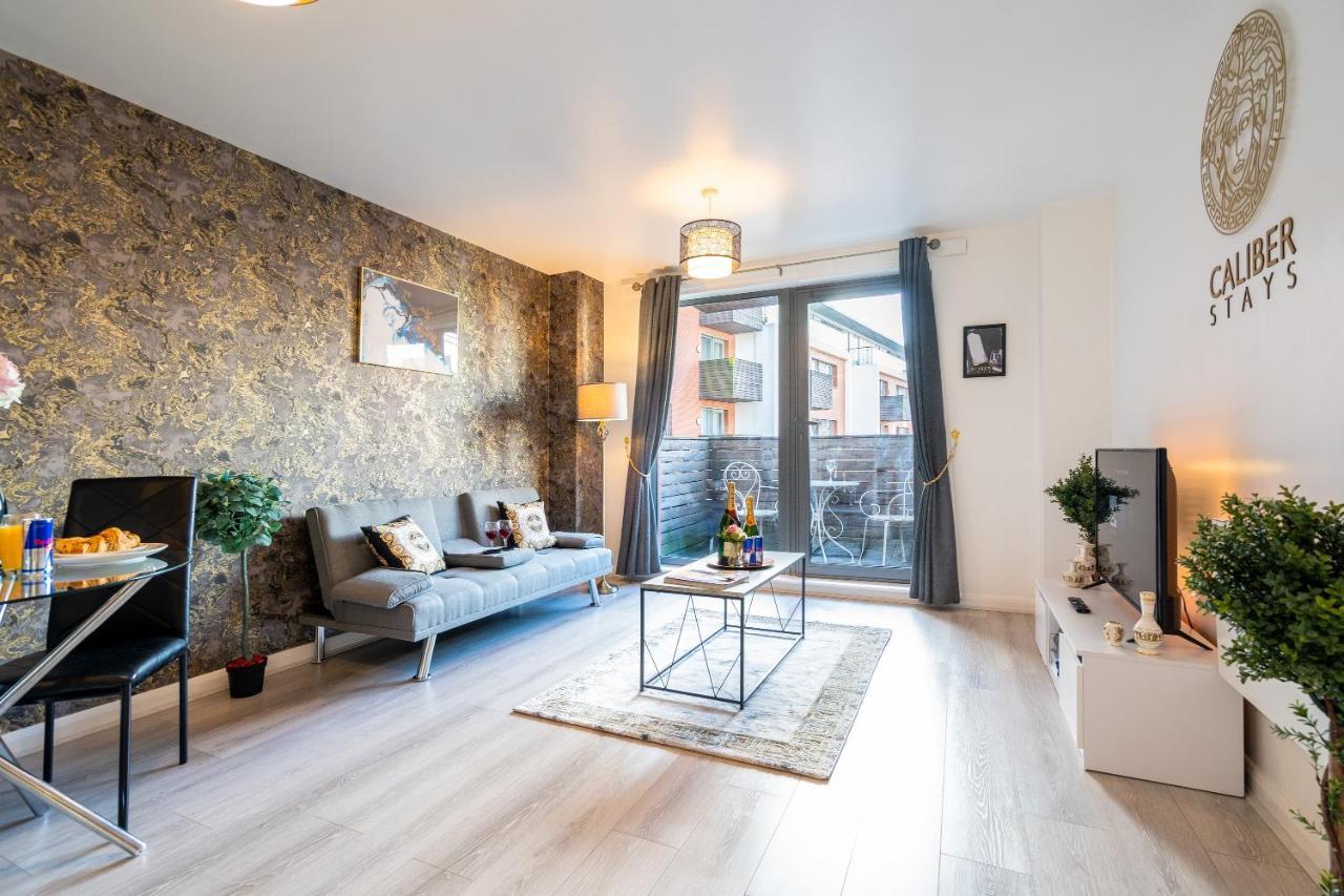 Caliber Stays Birmingham Bliss - Medusa Suite Apartments - Central 2-Bed Retreat - City Attractions, Sleeps 4, Free Netflix, Nearby Parking & Close Proximity - Bullring, Grand Central, The Cube - 5 Minutes Walk Bagian luar foto