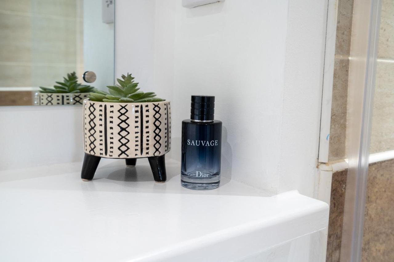 Caliber Stays Birmingham Bliss - Medusa Suite Apartments - Central 2-Bed Retreat - City Attractions, Sleeps 4, Free Netflix, Nearby Parking & Close Proximity - Bullring, Grand Central, The Cube - 5 Minutes Walk Bagian luar foto