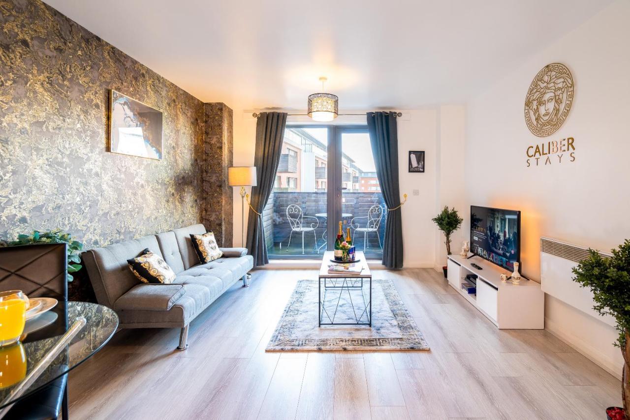 Caliber Stays Birmingham Bliss - Medusa Suite Apartments - Central 2-Bed Retreat - City Attractions, Sleeps 4, Free Netflix, Nearby Parking & Close Proximity - Bullring, Grand Central, The Cube - 5 Minutes Walk Bagian luar foto