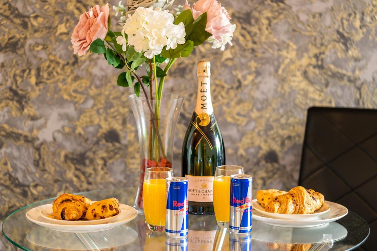 Caliber Stays Birmingham Bliss - Medusa Suite Apartments - Central 2-Bed Retreat - City Attractions, Sleeps 4, Free Netflix, Nearby Parking & Close Proximity - Bullring, Grand Central, The Cube - 5 Minutes Walk Bagian luar foto