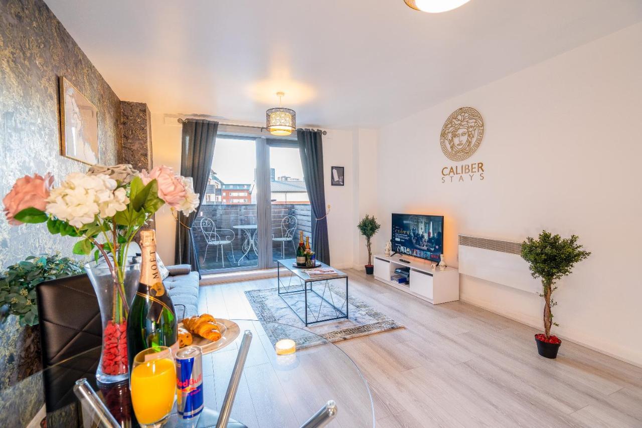 Caliber Stays Birmingham Bliss - Medusa Suite Apartments - Central 2-Bed Retreat - City Attractions, Sleeps 4, Free Netflix, Nearby Parking & Close Proximity - Bullring, Grand Central, The Cube - 5 Minutes Walk Bagian luar foto