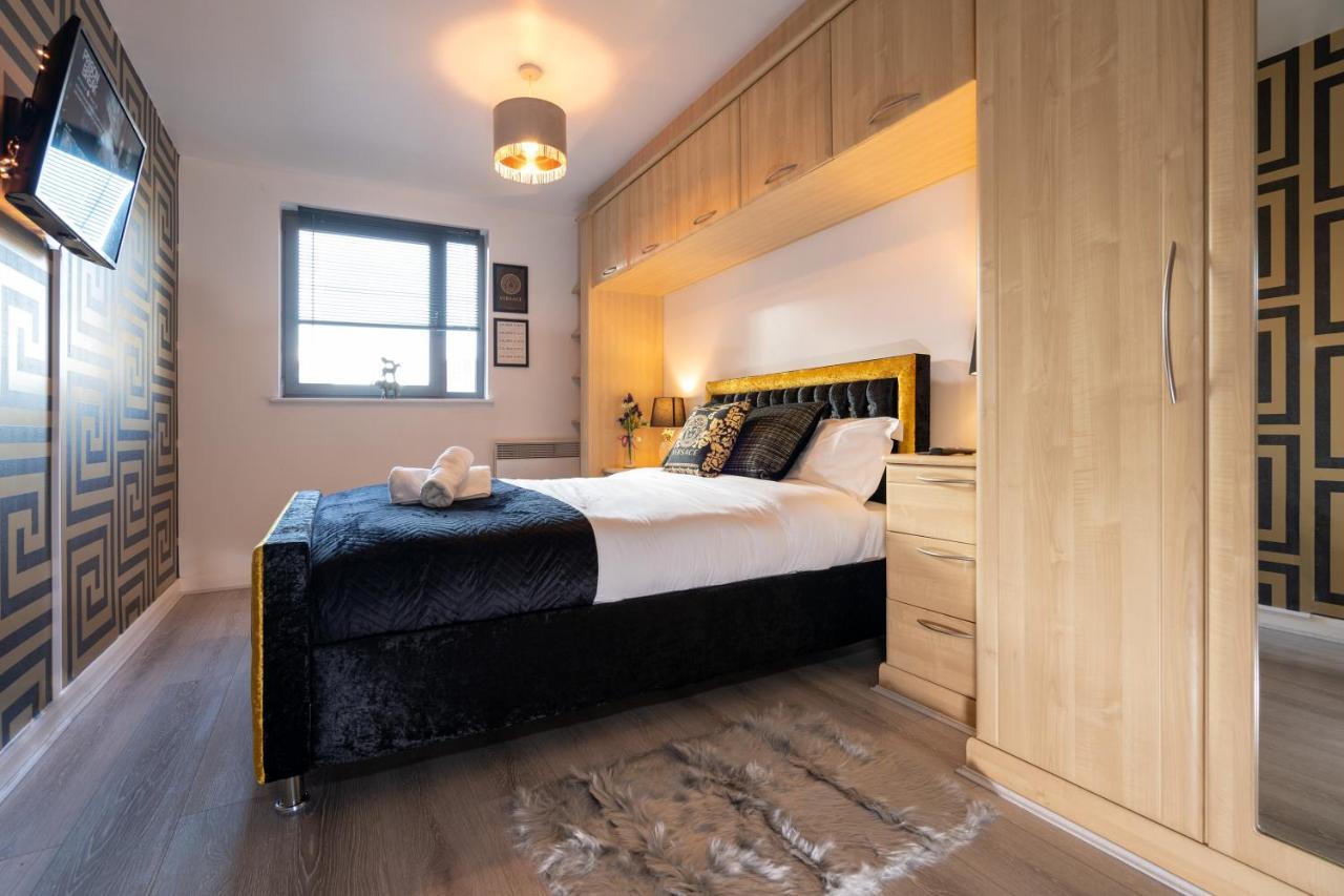 Caliber Stays Birmingham Bliss - Medusa Suite Apartments - Central 2-Bed Retreat - City Attractions, Sleeps 4, Free Netflix, Nearby Parking & Close Proximity - Bullring, Grand Central, The Cube - 5 Minutes Walk Bagian luar foto