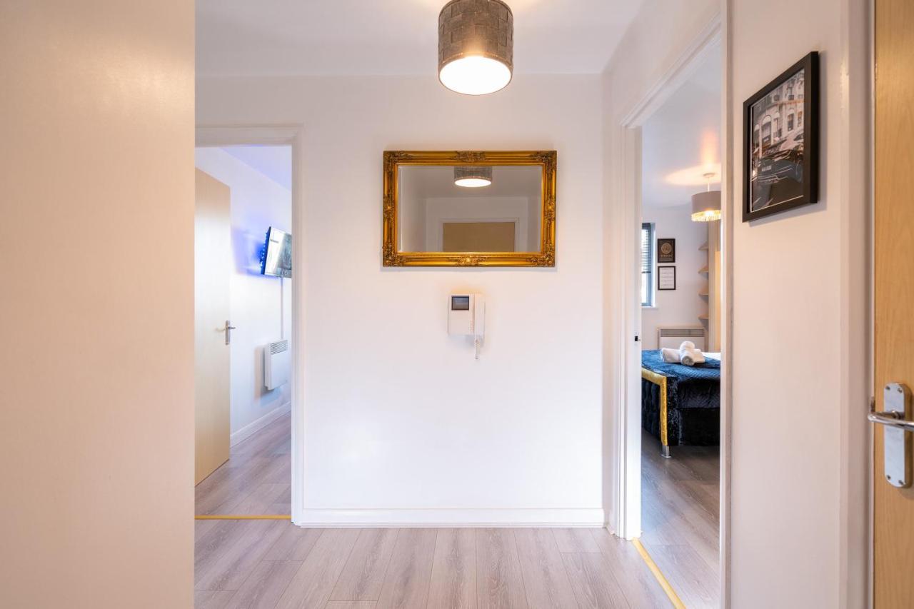 Caliber Stays Birmingham Bliss - Medusa Suite Apartments - Central 2-Bed Retreat - City Attractions, Sleeps 4, Free Netflix, Nearby Parking & Close Proximity - Bullring, Grand Central, The Cube - 5 Minutes Walk Bagian luar foto